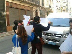 ¡Que tipa, Celia Villalobos! Aparte del mítico Manolo, chófer oficial también en Uruguay. Eso es coherencia. 