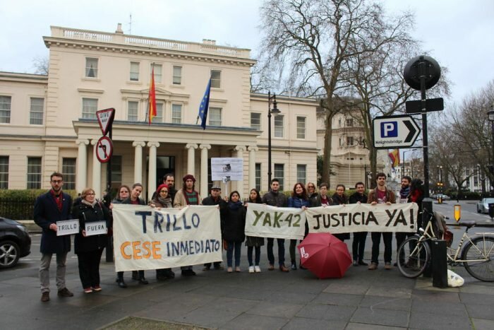 Marea Granate Londres concretracion Trillo